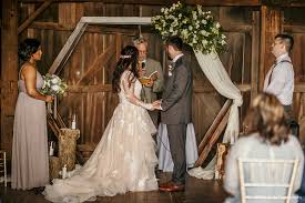 Cincinnati’s Hidden Gems: Barn Wedding Venues Unveiled post thumbnail image